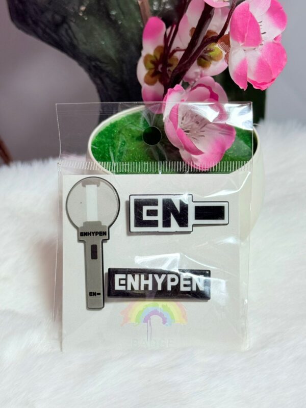 PINS GRUPOS K-POP (BTS, STRAY KIDS, TWICE, BLACK PINK, NCT DREAM, ASTRO, TXT, ENHYPEN) - Imagen 5