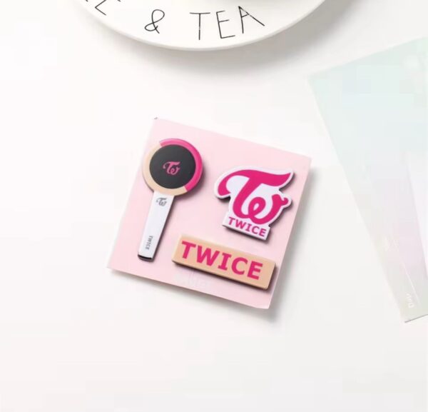 PINS GRUPOS K-POP (BTS, STRAY KIDS, TWICE, BLACK PINK, NCT DREAM, ASTRO, TXT, ENHYPEN) - Imagen 7